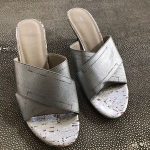 Donald Pliner kitten heel sandals